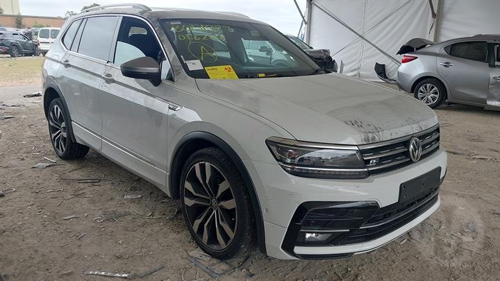 Wrecking 2019 VOLKSWAGEN TIGUAN for Used Parts VW1524