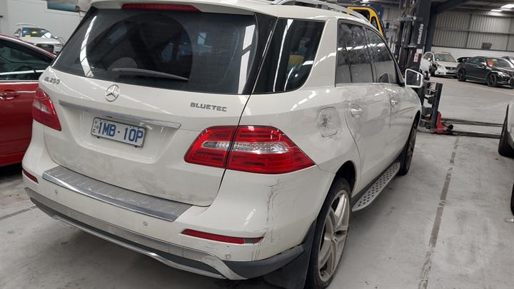 2012 MERCEDES M CLASS W166, ML250, BUMPER BAR, NON H/LAMP WASHER TYPE, 03/12-01/16 A1668851225 FRONT BUMPER