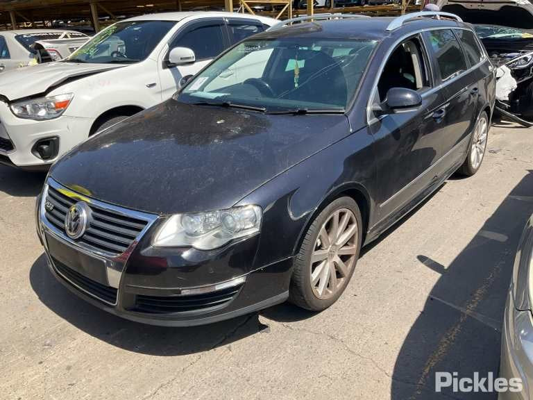 Wrecking 2010 VOLKSWAGEN PASSAT for Used Parts VW1551