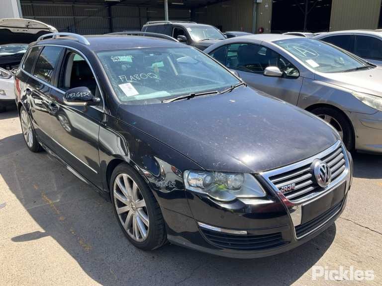 Wrecking 2010 VOLKSWAGEN PASSAT for Used Parts VW1551