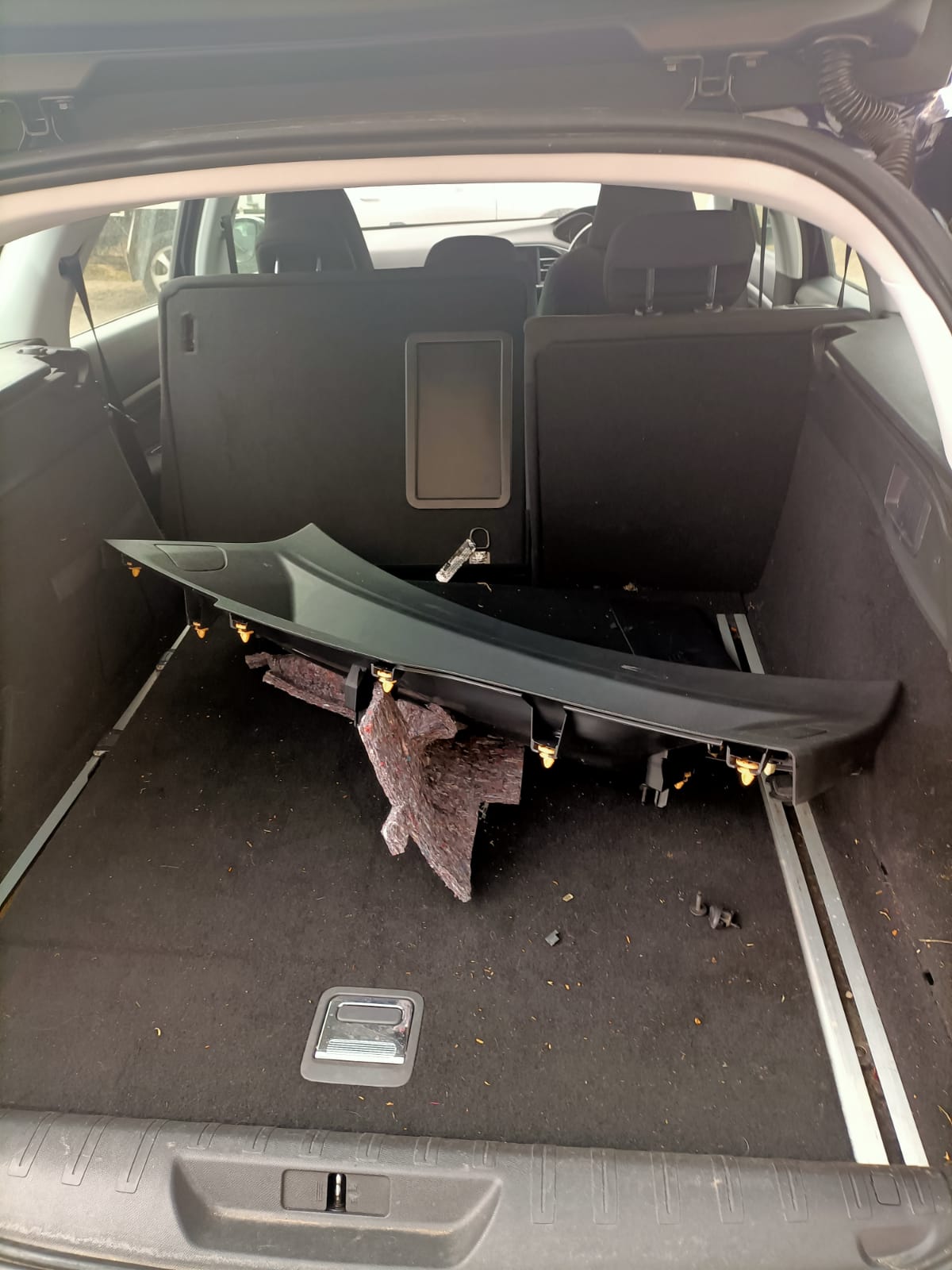 2016 PEUGEOT 308 RIGHT FRONT DOOR LOCK, T9, HATCH/WAGON, 10/14-01/21 9810309780 DOOR BOOT GATE LOCK