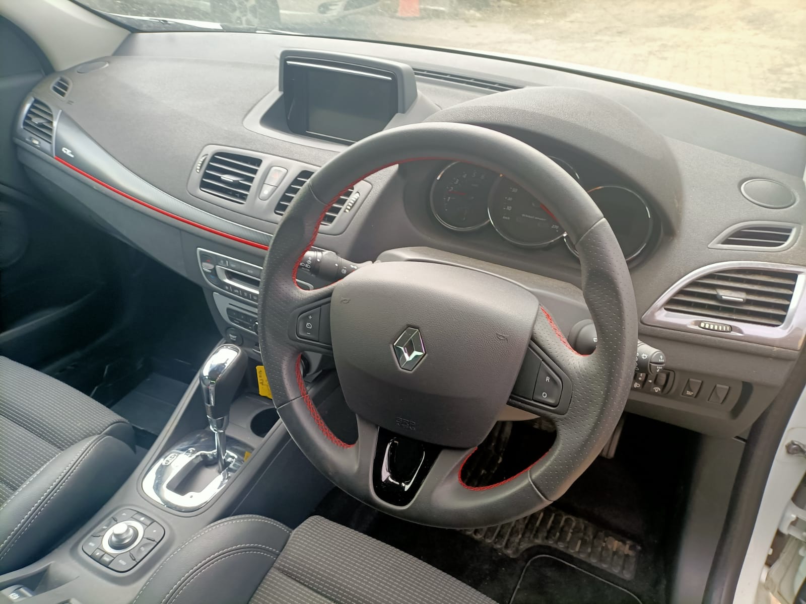 2016 RENAULT MEGANE HEAD UNIT, KNOB ON CENTRE, X32/X95, 07/14-05/16 281157698R RADIO CD DVD SAT TV