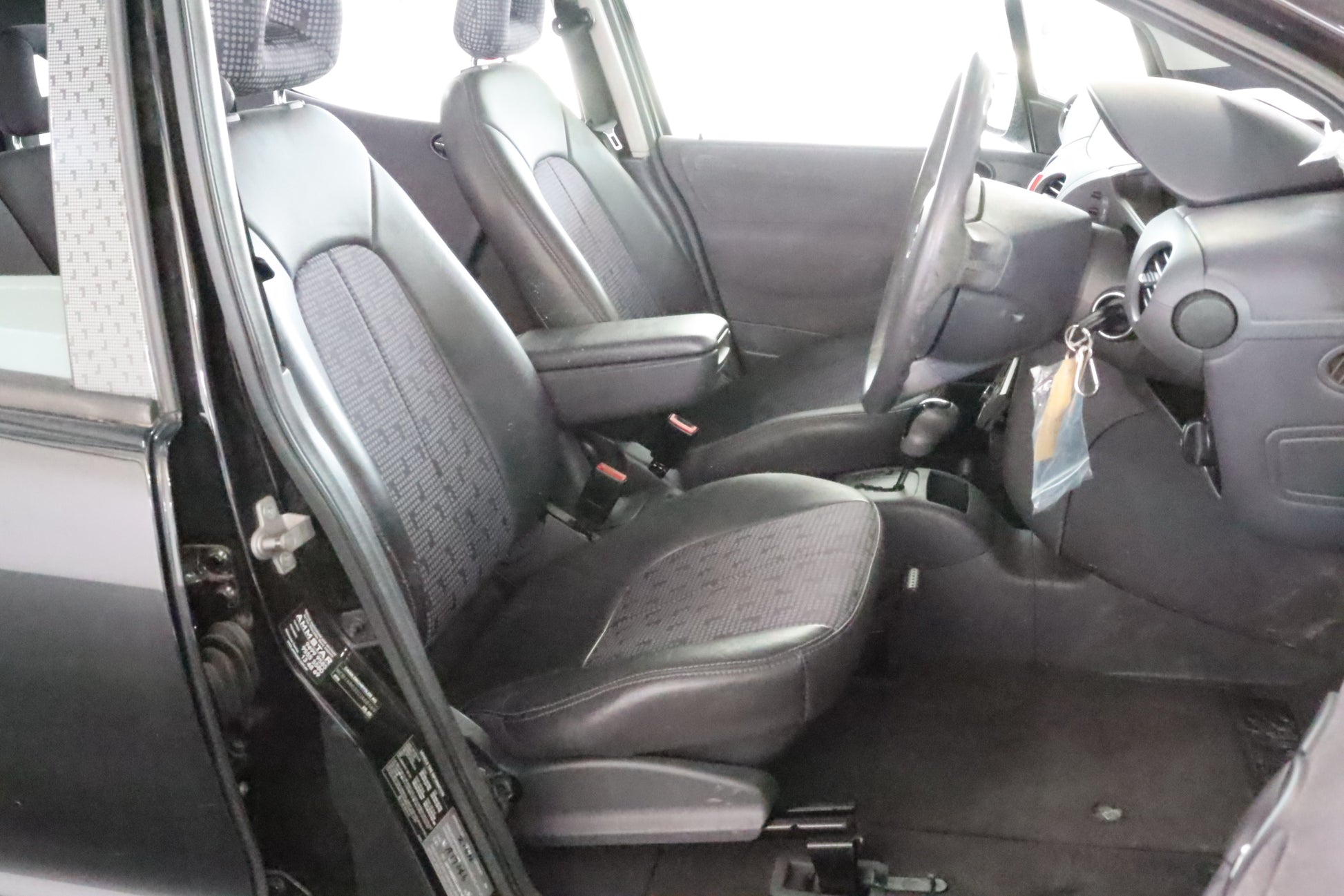 2001 MERCEDES A CLASS W168, CLASSIC, W/O MOULD, 10/98-03/05 A1687201505 LEFT FRONT DOOR