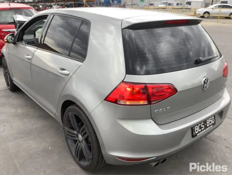 2016 VOLKSWAGEN GOLF GEN 7, HATCH, STANDARD, TRENDLINE/COMFORTLINE, NON LED TYPE, NON TINTED TYPE, 03/13-03/17 5G0945096M RIGHT TAILLIGHT