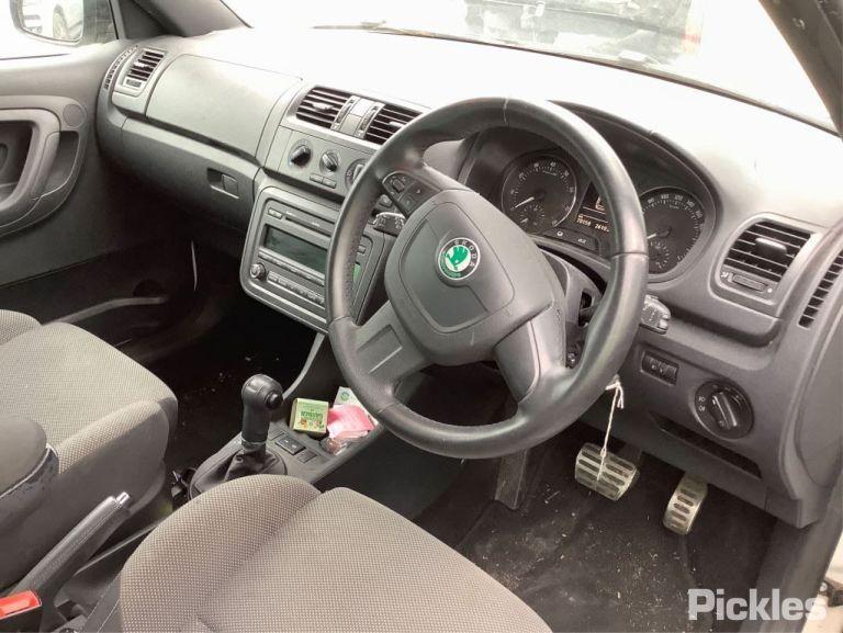 2012 SKODA FABIA STEERING WHEEL, 5JF, HATCH, 08/11-12/14 5J0419091D RIGHT AIRBAG