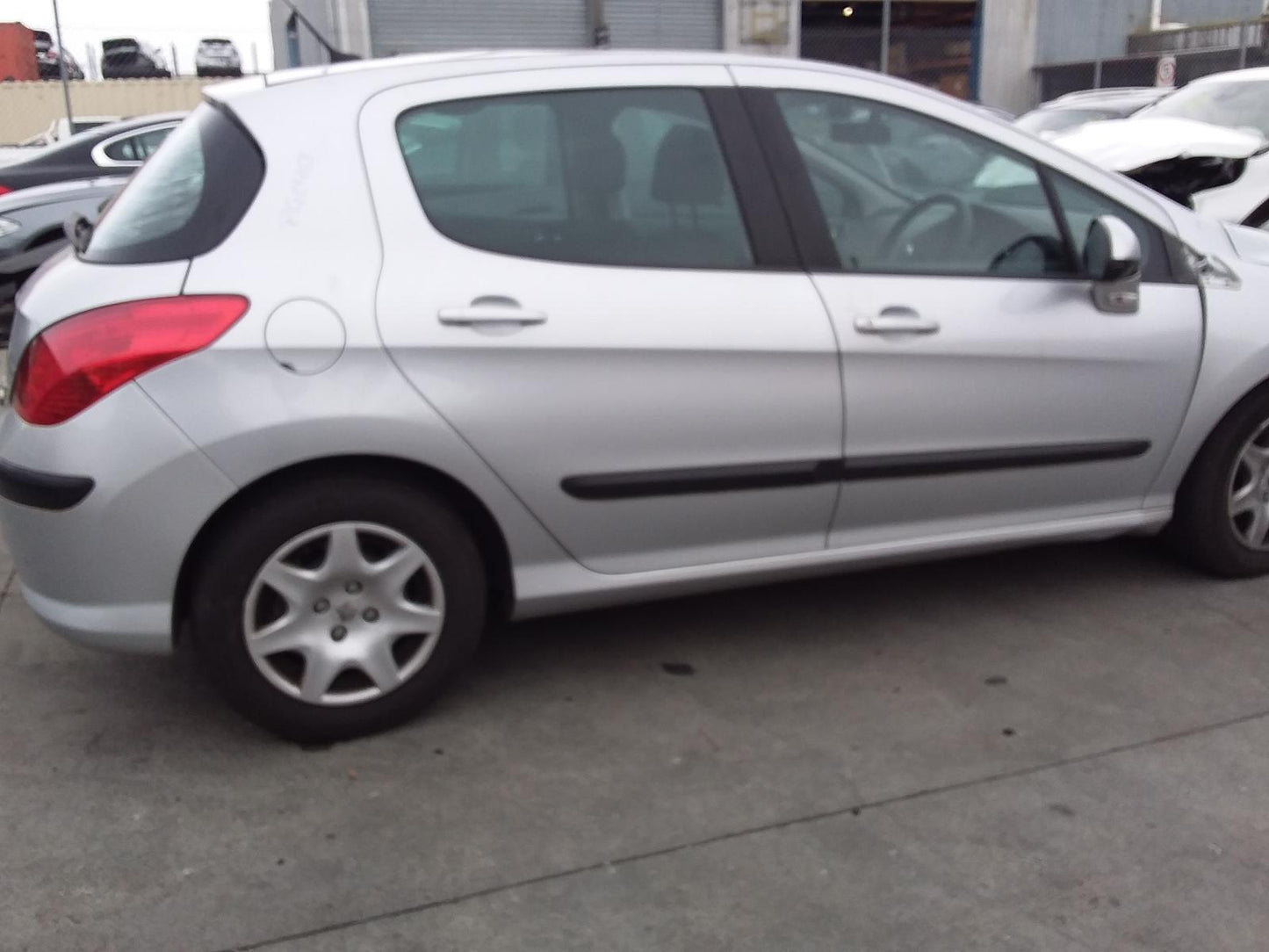 2009 PEUGEOT 308 T7, 09/07-01/14 151899 FUEL DOOR FILLER