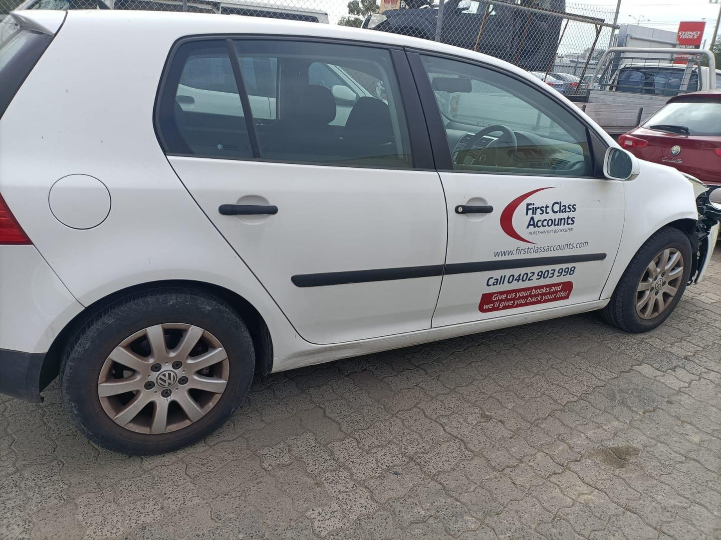 Wrecking 2008 VOLKSWAGEN GOLF for Used Parts VW0776