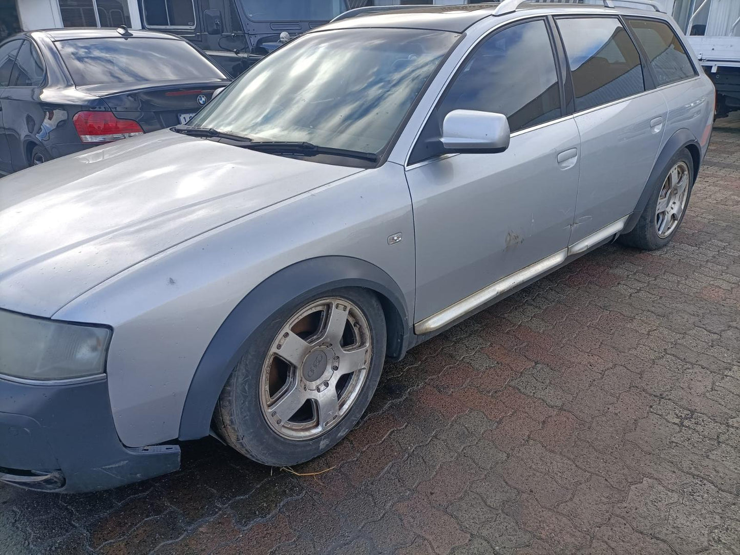 2003 AUDI A6 C5 01/02-12/05  COURTESY LIGHT