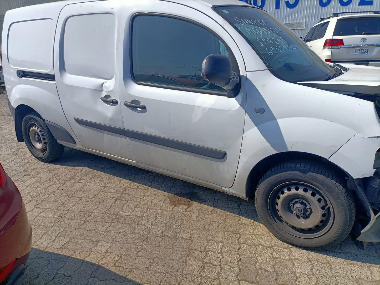 2014 RENAULT KANGOO X61, PAIR, 10/10- 8200924096 8200928803 SUNVISOR