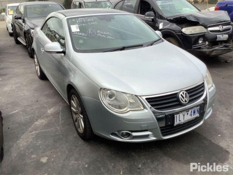 2007 VOLKSWAGEN EOS DIESEL ENG TYPE ,W/ PARK SENSORS , 02/07-04/11 1Q0807417 REAR BUMPER