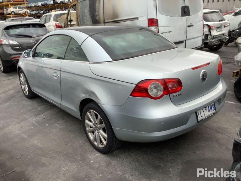 2007 VOLKSWAGEN EOS DIESEL ENG TYPE ,W/ PARK SENSORS , 02/07-04/11 1Q0807417 REAR BUMPER