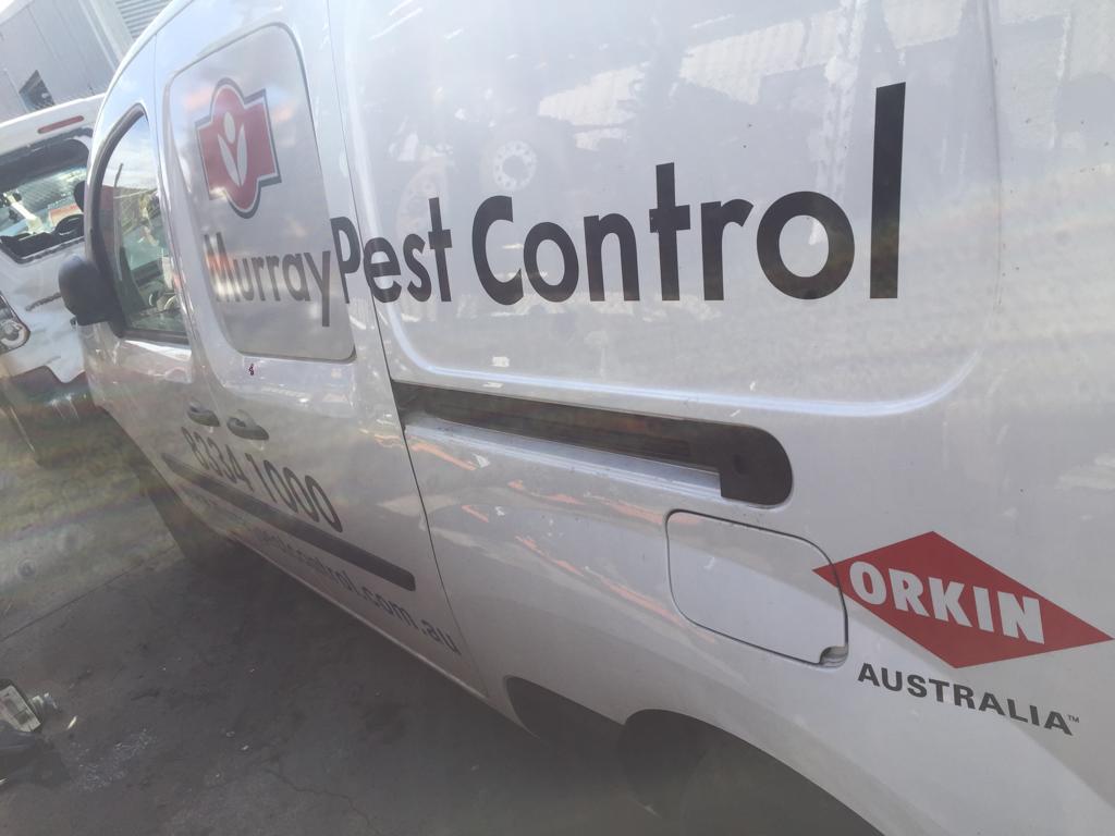 2017 RENAULT KANGOO ENGINE BAY, DIESEL, X61, 10/10- 8200574970 FUSE BOX