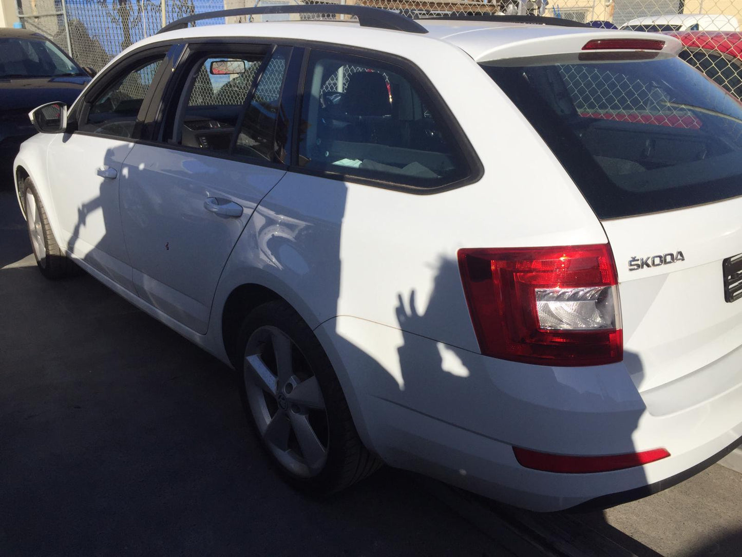 2014 SKODA OCTAVIA NE, CENTRE, BLACK, 09/13-09/20 3B0947415B COURTESY LIGHT
