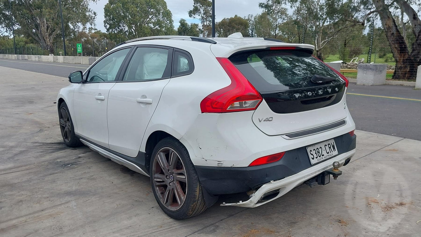 Wrecking 2014 VOLVO S40 for Used Parts VO1629