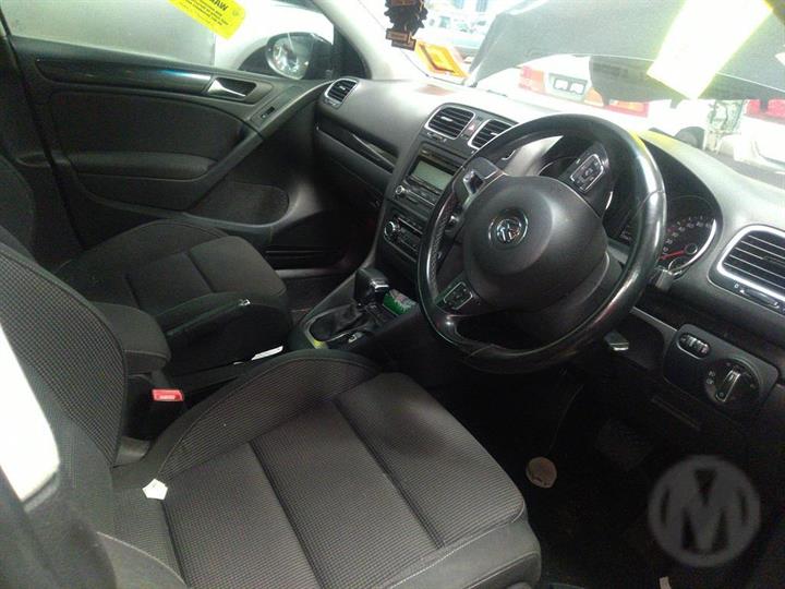 2010 VOLKSWAGEN GOLF BUMPER REFLECTOR, GEN 6, HATCH STANDARD/GTD, 10/08-03/13 5K0945105F LEFT TAILLIGHT