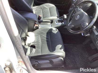 2010 VOLKSWAGEN JETTA FRONT (CENTRE), NON SUNROOF CONTROLS TYPE, 1KM, 02/06-07/11 1K0947106E COURTESY LIGHT