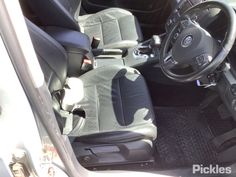 2010 VOLKSWAGEN JETTA RH SIDE, 1KM, 02/06-07/11  REAR GARNISH