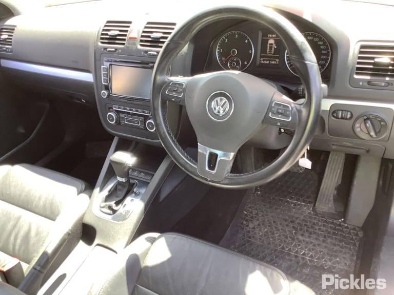 2010 VOLKSWAGEN JETTA RH SIDE, 1KM, 02/06-07/11  REAR GARNISH