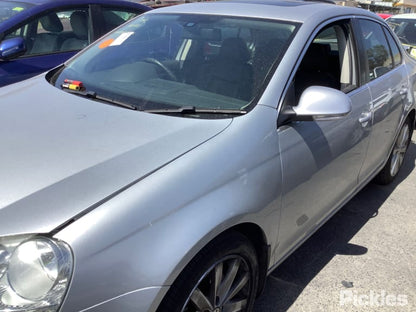2010 VOLKSWAGEN JETTA RH SIDE, 1KM, 02/06-07/11  REAR GARNISH