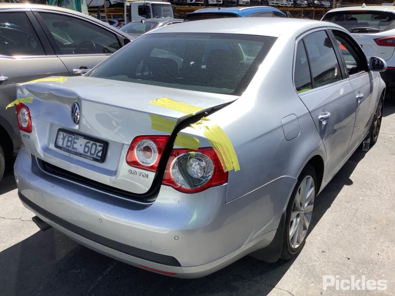 2010 VOLKSWAGEN JETTA RH SIDE, 1KM, 02/06-07/11  REAR GARNISH
