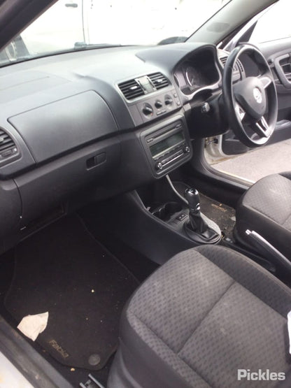 2014 SKODA FABIA 5J 08/11-01/15 6Q0407255S LEFT FRONT HUB ASSEMBLY