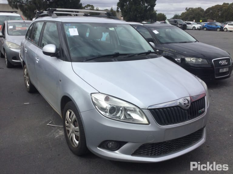 2014 SKODA FABIA 5J 08/11-01/15 6Q0407255S LEFT FRONT HUB ASSEMBLY