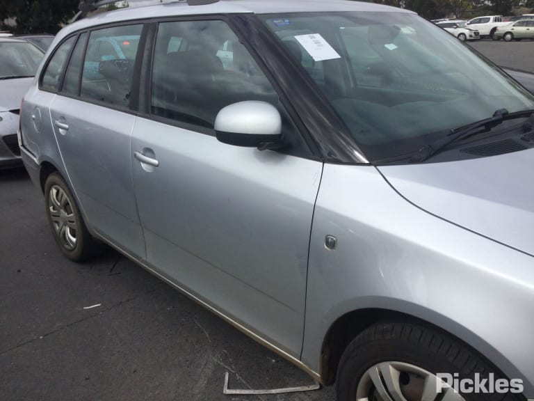 2014 SKODA FABIA 5J 08/11-01/15 6Q0407255S LEFT FRONT HUB ASSEMBLY