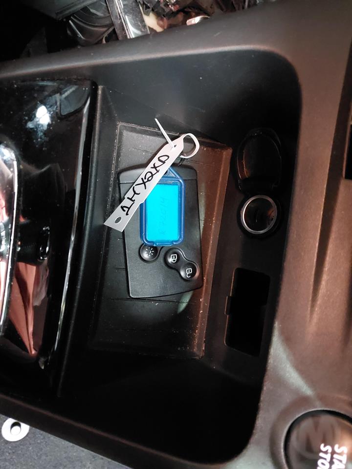 2016 RENAULT CAPTUR J87, 08/14-12/19 803004000R RIGHT FRONT DOOR WINDOW