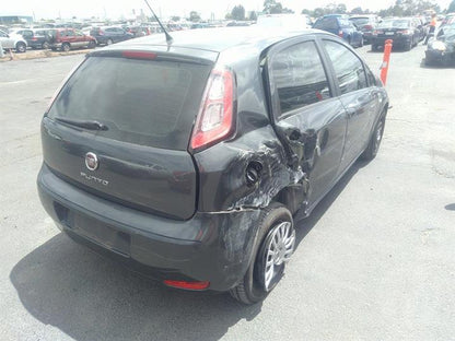2014 FIAT PUNTO NON BLACKED OUT SURROUNDS TYPE, POP, 08/13-12/15 51937151 RIGHT HEADLAMP