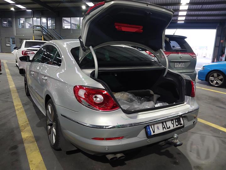 2009 VOLKSWAGEN PASSAT RIGHT FRONT DOOR LOCK, 3CC, SEDAN, NON KEYLESS TYPE, P/N 5N2837016C, 01/09-06/12 5N2837016C DOOR BOOT GATE LOCK