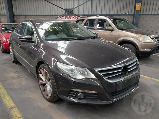 2009 VOLKSWAGEN PASSAT 3CC, SEDAN, 01/09-12/16 3C8831055A LEFT FRONT DOOR