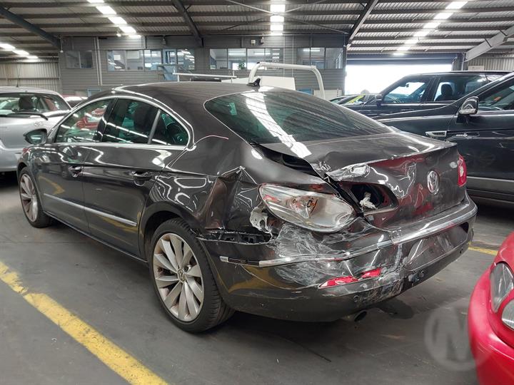 2009 VOLKSWAGEN PASSAT 3CC, SEDAN, 01/09-12/16 3C8831055A LEFT FRONT DOOR