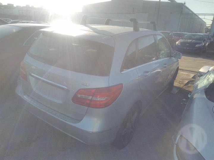 2014 MERCEDES B CLASS W246, 12/11-02/19 A2468810101 LEFT GUARD