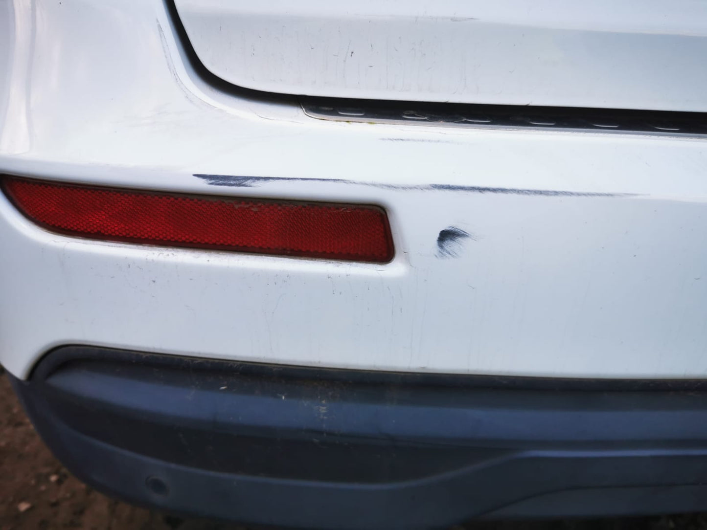 2012 RENAULT TRAFIC BARN DOOR SURROUND, 270 DEGREE DOOR LWB (VF1FLBHB), X83, 05/07-12/14 8200415250 LEFT TAILLIGHT