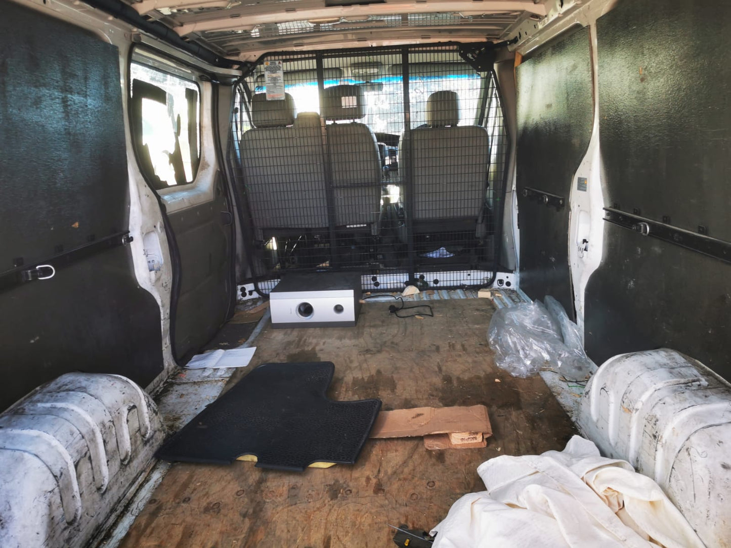 2012 RENAULT TRAFIC X83, 04/04-12/14 7782524451 LEFT GUARD