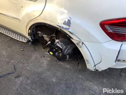 2011 MERCEDES M CLASS W164, 09/05-12/11 A1648810101 LEFT GUARD