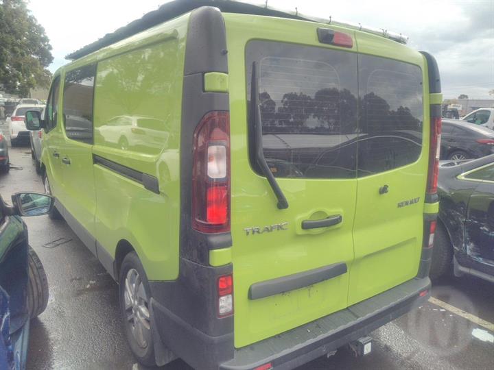 2015 RENAULT TRAFIC X82, W/ HALOGEN TYPE, 01/15-12/21 260105650R RIGHT HEADLAMP