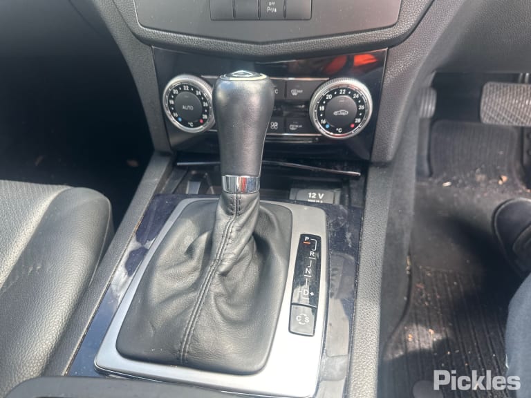 2008 MERCEDES C CLASS 4 SPOKE, ROUND BUTTON TYPE, AVANTGARDE/ELEGANCE PACK, W204, 07/07-04/11 A2044600303 STEERING WHEEL