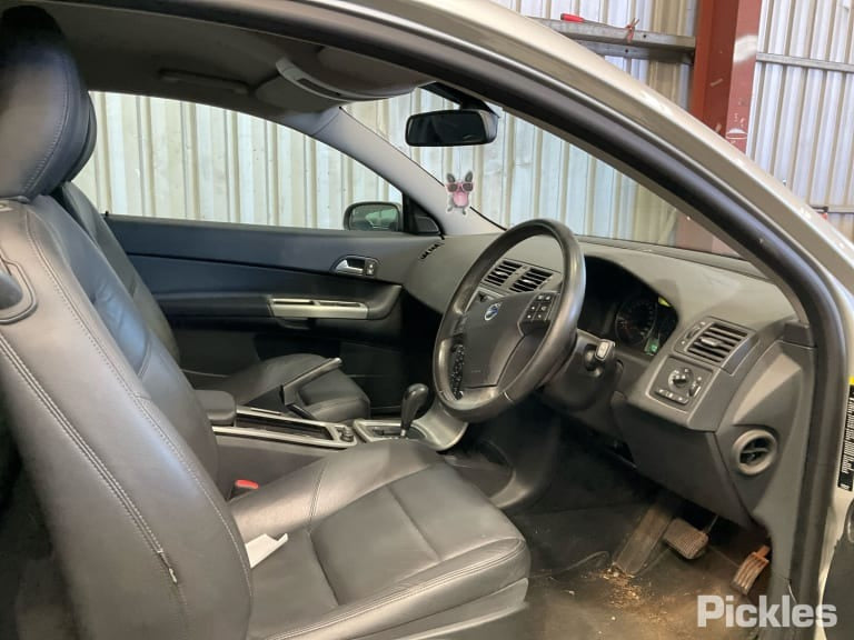 2009 VOLVO C30 VIN YV1MK..., 04/07-04/10 31253949 LEFT GUARD