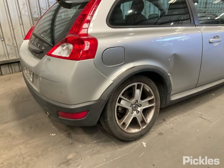 2009 VOLVO C30 VIN YV1MK..., 04/07-04/10 31253949 LEFT GUARD
