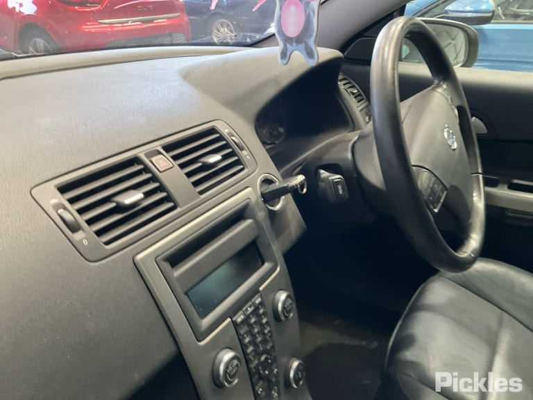 2009 VOLVO C30 VIN YV1MK..., 04/07-04/10 31253949 LEFT GUARD
