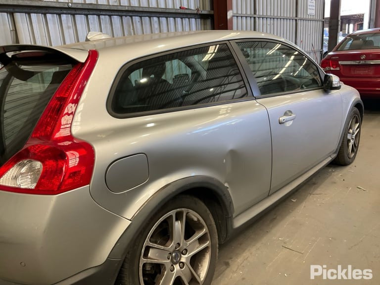 2009 VOLVO C30 VIN YV1MK..., 04/07-04/10 31253949 LEFT GUARD