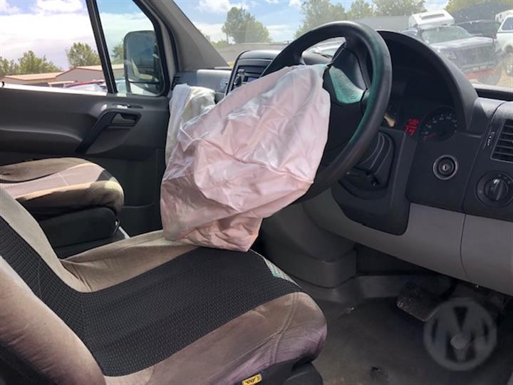 2012 VOLKSWAGEN CRAFTER RIGHT FRONT DOOR LOCK, 02/07-07/17 2E2837016B DOOR BOOT GATE LOCK