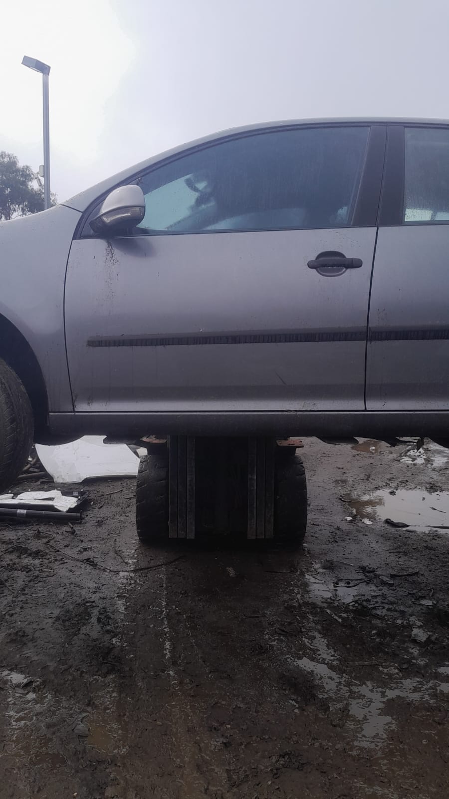 2004 VOLKSWAGEN GOLF GEN 5, HATCH, 06/04-02/09  LEFT REAR DOOR SLIDING