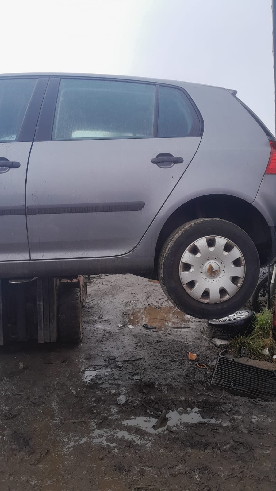 2004 VOLKSWAGEN GOLF GEN 5, HATCH, 06/04-02/09  LEFT REAR DOOR SLIDING