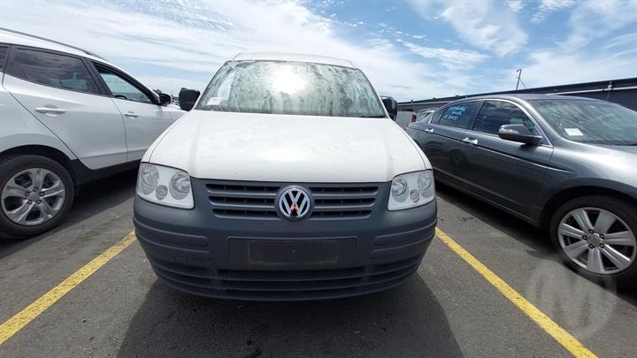 2010 VOLKSWAGEN CADDY 2K, CHROME INSERT TYPE, 12/04-08/10 2K0941006E RIGHT HEADLAMP