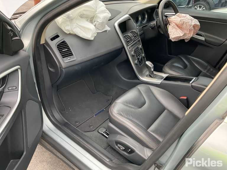 2013 VOLVO XC60 ACTIVE CHASSIS TYPE, DZ, 02/09-04/17 31340323 RIGHT FRONT STRUT