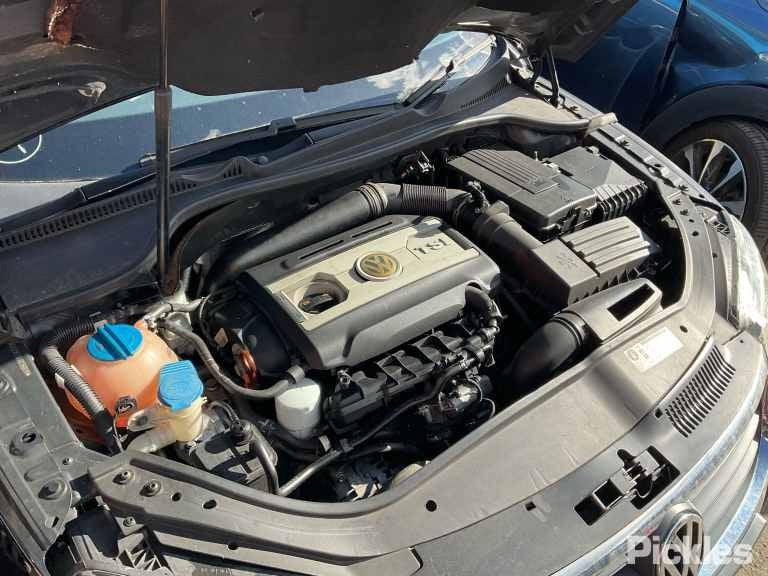 2010 VOLKSWAGEN EOS PETROL ENG TYPE ,W/ PARK SENSORS , 02/07-04/11 1Q0807417D REAR BUMPER