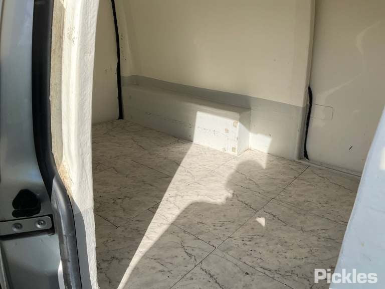 2011 VOLKSWAGEN CADDY 2K, 12/04-06/15 2K0 845 201 C LEFT FRONT DOOR WINDOW