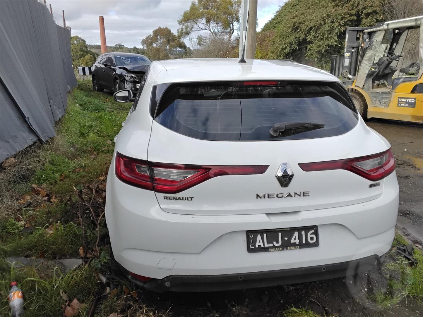 2017 RENAULT MEGANE BFB/LFF/KFB, HATCH/SEDAN/WAGON, 06/16-02/20 631015392R LEFT GUARD